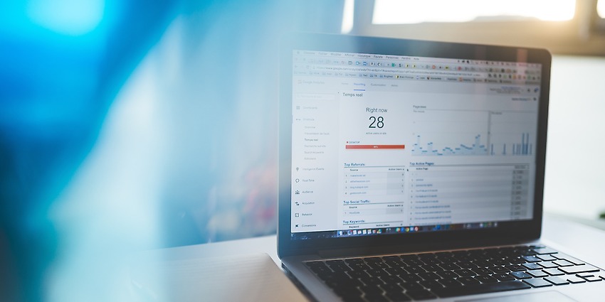 Laptop screen with D&A graphics Laptop screen with D&A graphics